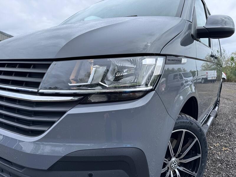 VOLKSWAGEN TRANSPORTER 2.0 TDI 150 Highline. Pure Grey. Tailgate.  2020