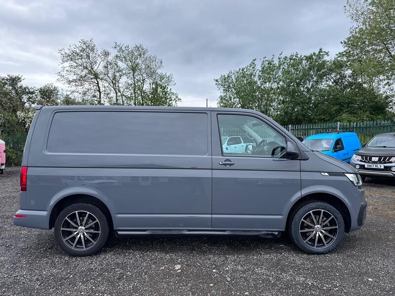 VOLKSWAGEN TRANSPORTER 2.0 TDI 150 Highline. Pure Grey. Tailgate.  2020