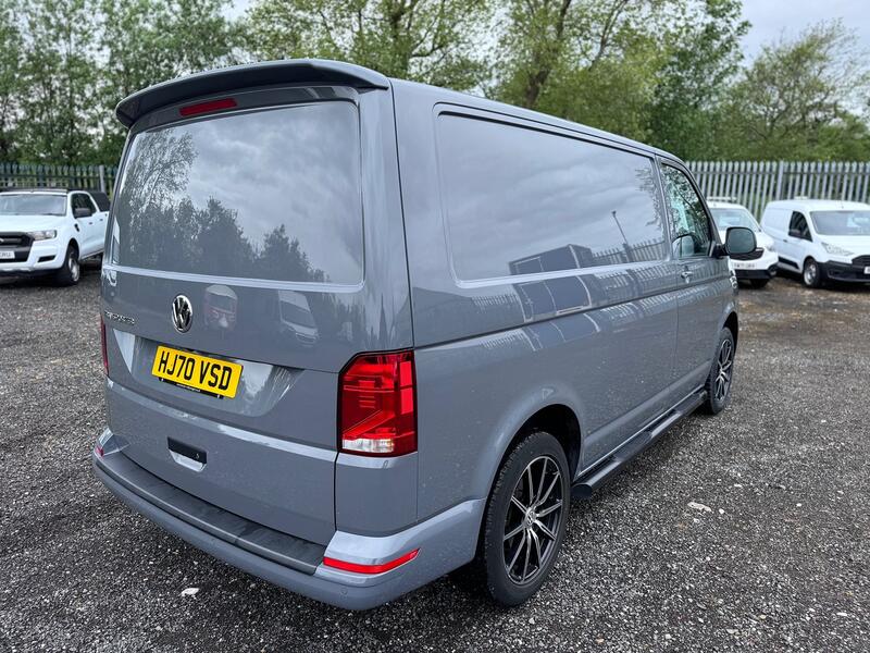 VOLKSWAGEN TRANSPORTER 2.0 TDI 150 Highline. Pure Grey. Tailgate.  2020