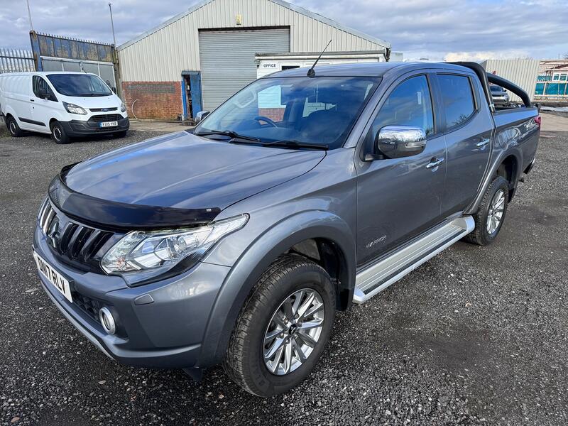 MITSUBISHI L200 2.4 DI-D DC Warrior. Double  cab. Auto. Leather. Cruise. Nav. Reverse Cam. 2017