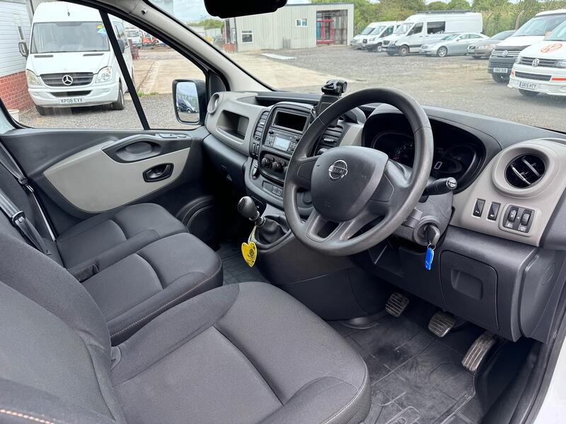 NISSAN NV300 1.6 dCi Acenta LWB High Roof Van. AC. Reverse Cam. FSH.  New engine 2021 (Nissan supplied and fitted 2017