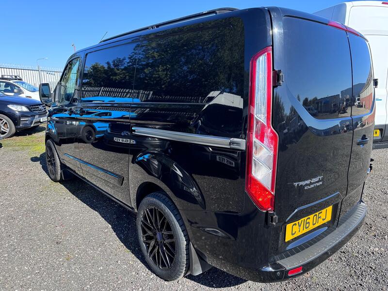 FORD TRANSIT CUSTOM 2.2 TDCi 290 Limited. 18