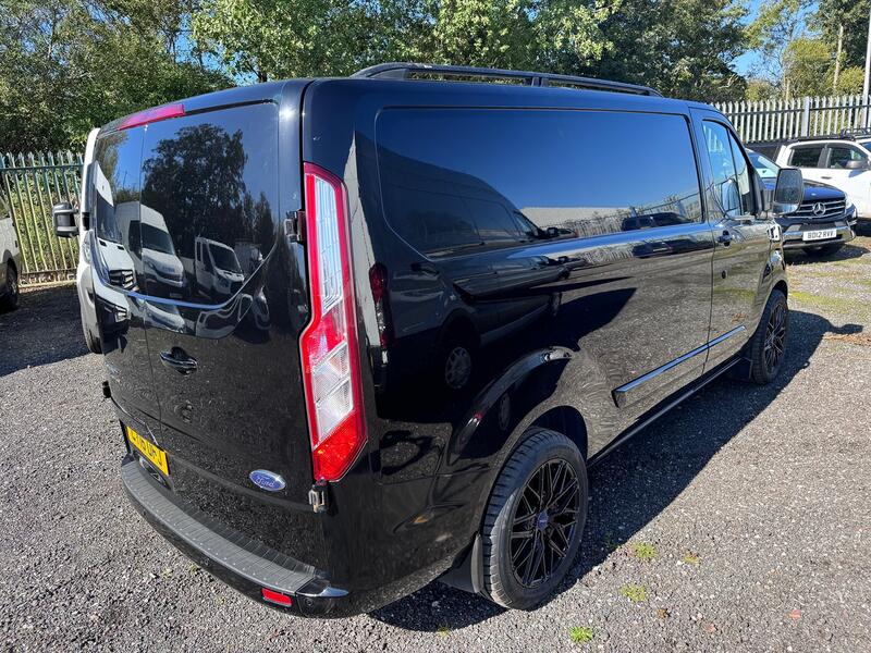 FORD TRANSIT CUSTOM 2.2 TDCi 290 Limited. 18