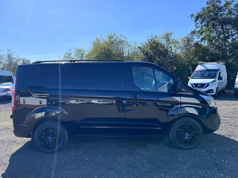 FORD TRANSIT CUSTOM 2.2 TDCi 290 Limited. 18