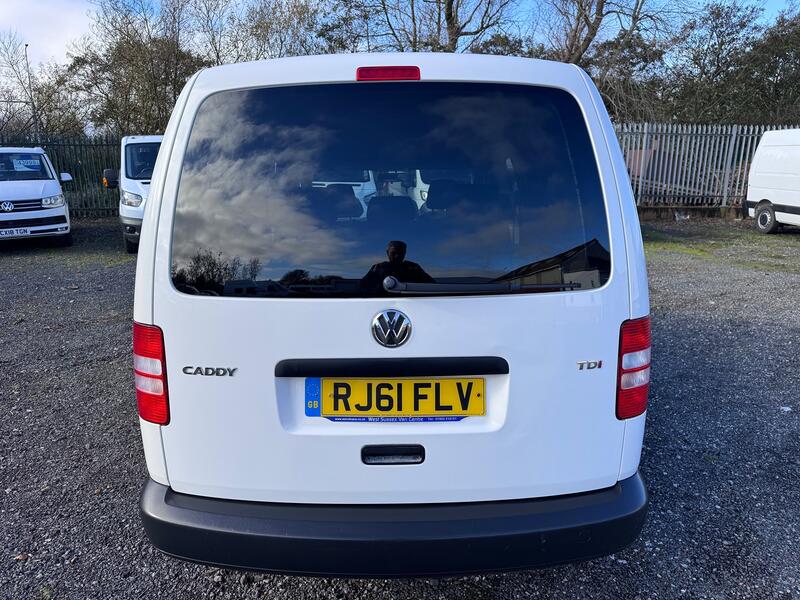 VOLKSWAGEN CADDY MAXI 2.0 TDi C20 Maxi Kombi Crew Van. 5 Seats. AC. Tailgate. 2011