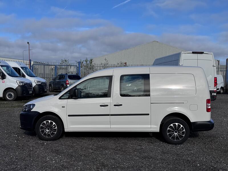 VOLKSWAGEN CADDY MAXI 2.0 TDi C20 Maxi Kombi Crew Van. 5 Seats. AC. Tailgate. 2011