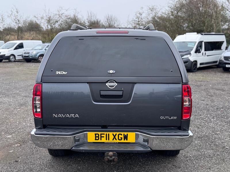 NISSAN NAVARA 3.0 dCi V6 Outlaw Auto. Leather. NAV. Bose. Rear Cam. Heated Seats. 2011