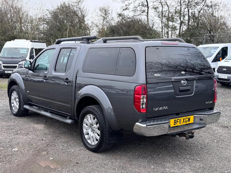 NISSAN NAVARA 3.0 dCi V6 Outlaw Auto. Leather. NAV. Bose. Rear Cam. Heated Seats. 2011