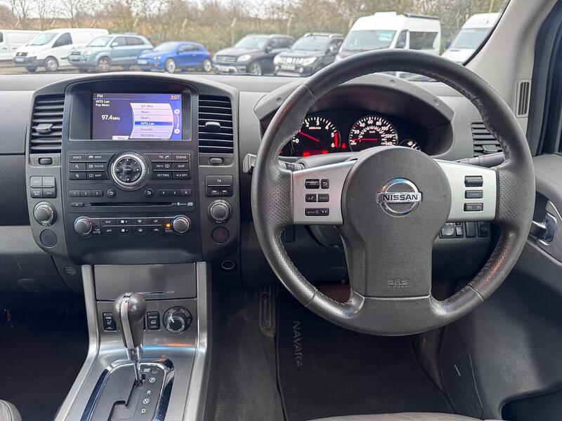 NISSAN NAVARA 3.0 dCi V6 Outlaw Auto. Leather. NAV. Bose. Rear Cam. Heated Seats. 2011