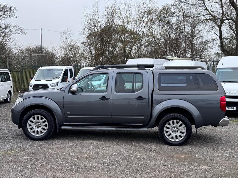 NISSAN NAVARA 3.0 dCi V6 Outlaw Auto. Leather. NAV. Bose. Rear Cam. Heated Seats. 2011