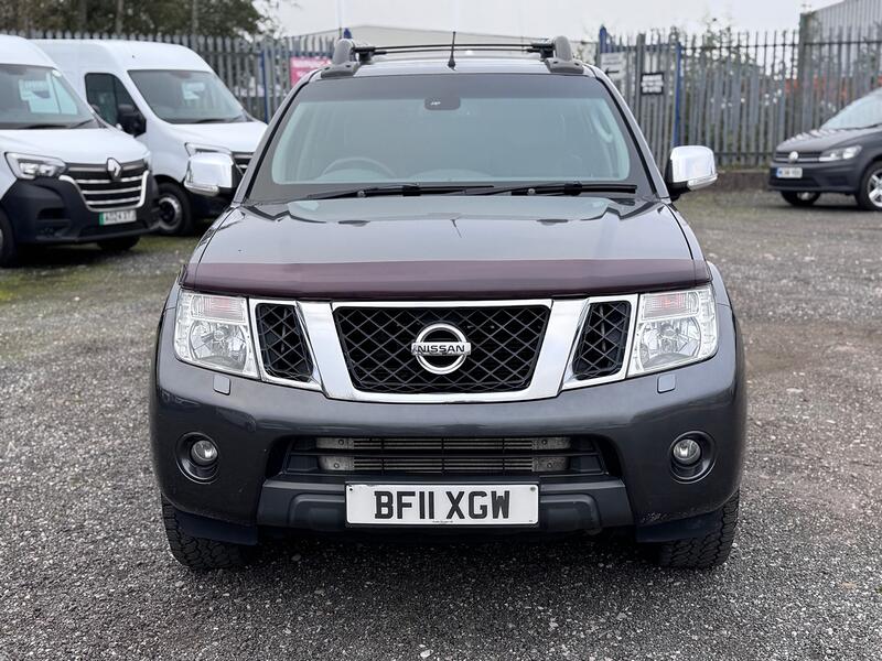 NISSAN NAVARA 3.0 dCi V6 Outlaw Auto. Leather. NAV. Bose. Rear Cam. Heated Seats. 2011