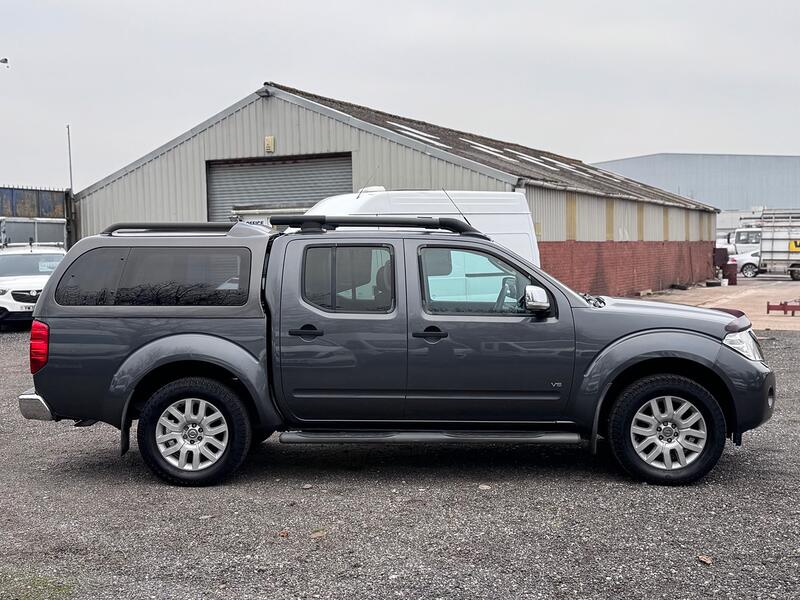 NISSAN NAVARA 3.0 dCi V6 Outlaw Auto. Leather. NAV. Bose. Rear Cam. Heated Seats. 2011