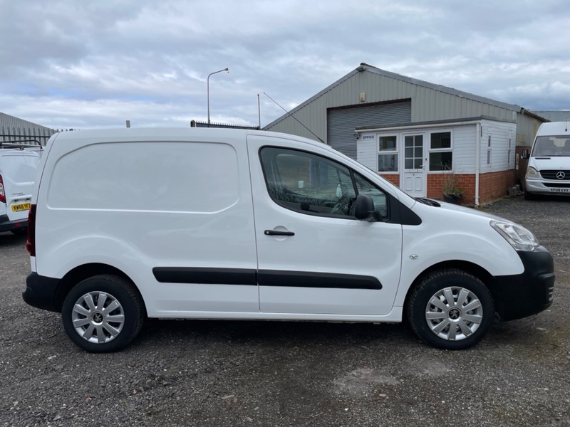 PEUGEOT PARTNER BLUE HDI S L1 850 FSH. Diesel Van. 100BHP 2017