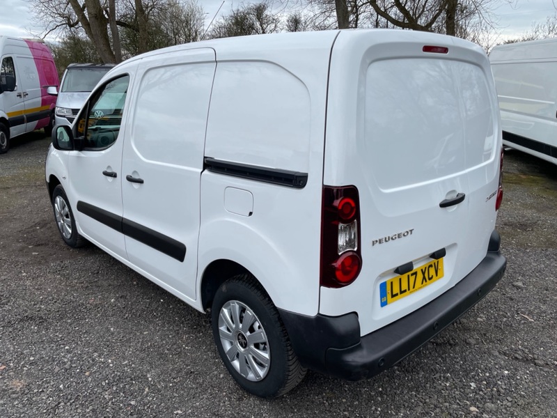 PEUGEOT PARTNER BLUE HDI S L1 850 FSH. Diesel Van. 100BHP 2017